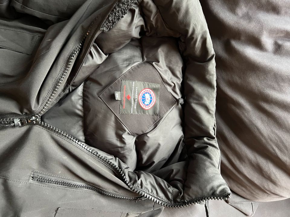 Canada Goose Bomberjacke in Heikendorf