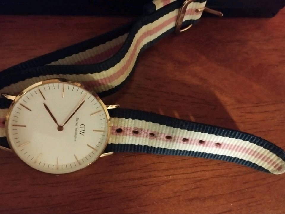 Damenuhr von Daniel Wellington in Stuttgart