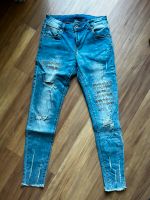 Coole Jeans mit Stickerei und Nieten Bayern - Oberasbach Vorschau