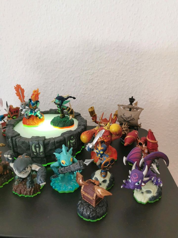 Skylanders, Figuren + Portal Wii in Königs Wusterhausen