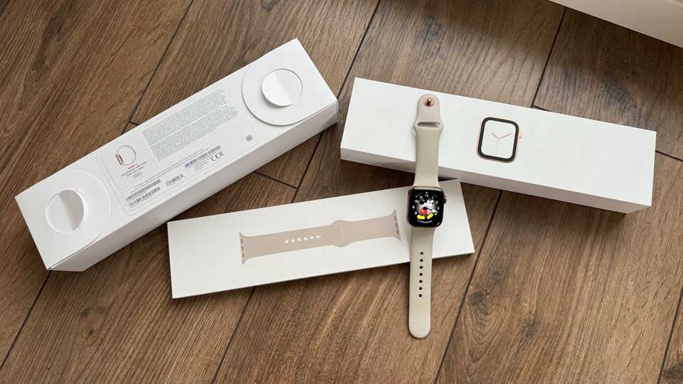 Apple Watch Serie 4 Edelstahl Gold GPS + Cellular in Buxheim