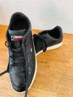 Tommy Hilfiger Sneaker in 39 , Herren Turnschuhe Berlin - Hohenschönhausen Vorschau