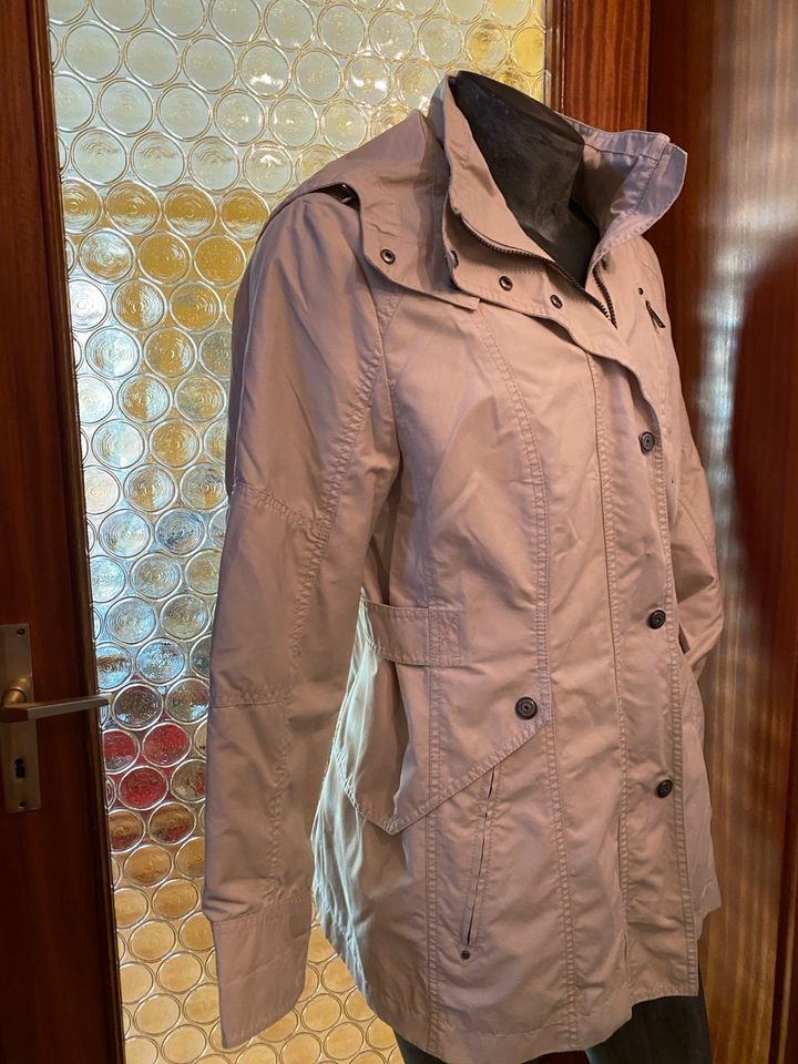 Trenchcoat Jacke, Steppfutter Nova Check GR. 42, beige Neuwertig in Finsing