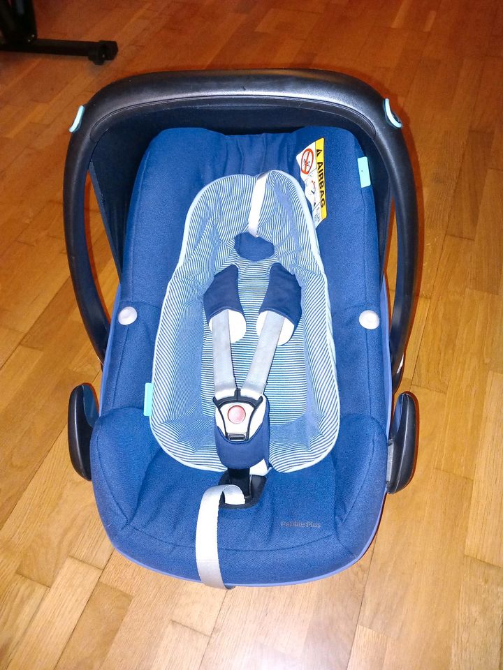 Maxi Cosi Pebble Plus inkl. Isofix-Station in Ihlow