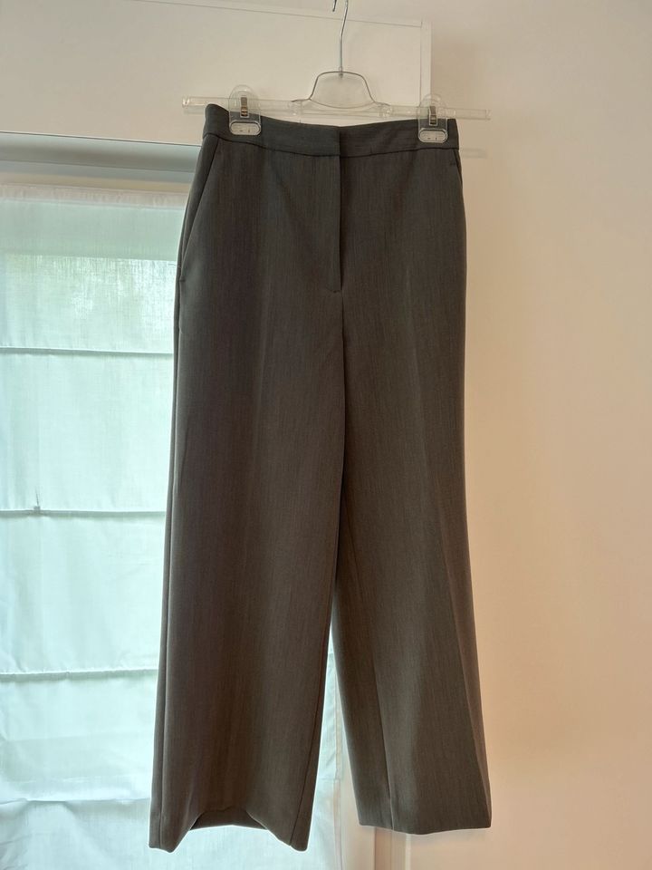 Zara Hose Stoff Culotte 7/8 Nagelneu in Mainz