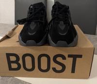 Yeezy Boost 700 V2 Vanta Gr 40.5 Berlin - Schöneberg Vorschau
