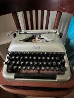Vintage  Schreibmaschine von Erika günstig abzugeben Bayern - Fürth Vorschau