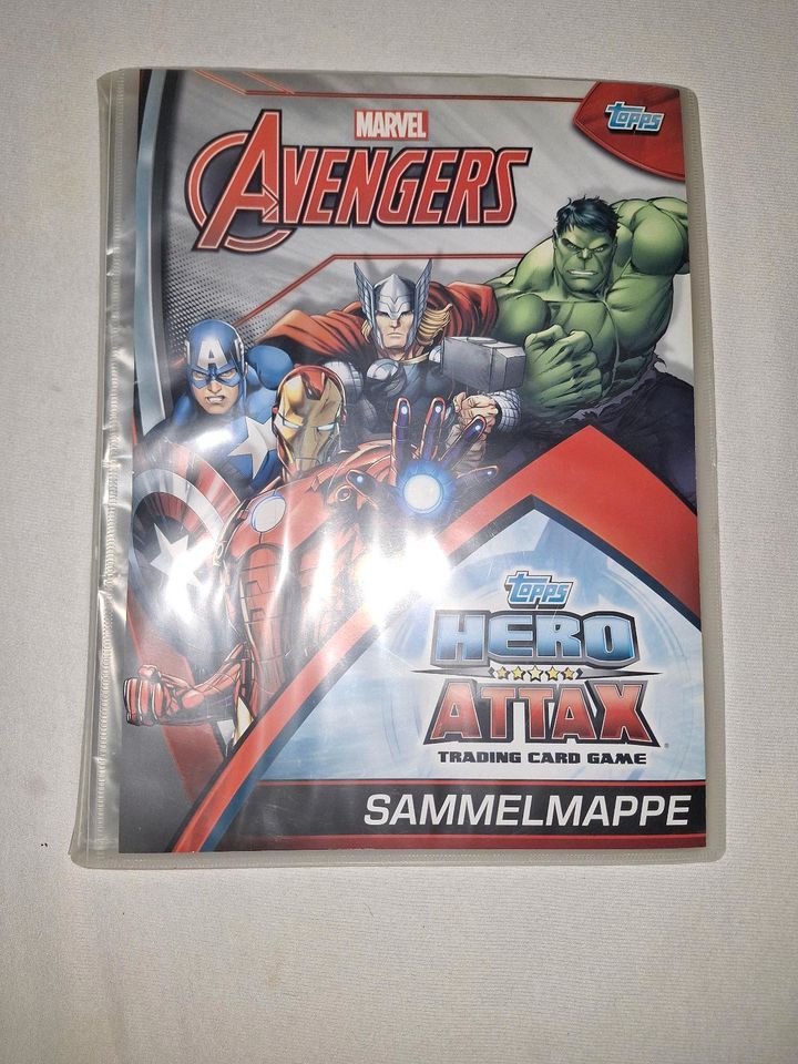 Hero Attax Marvel Sammelkarten + Sammelheft [unvollständig] in Frankfurt am Main