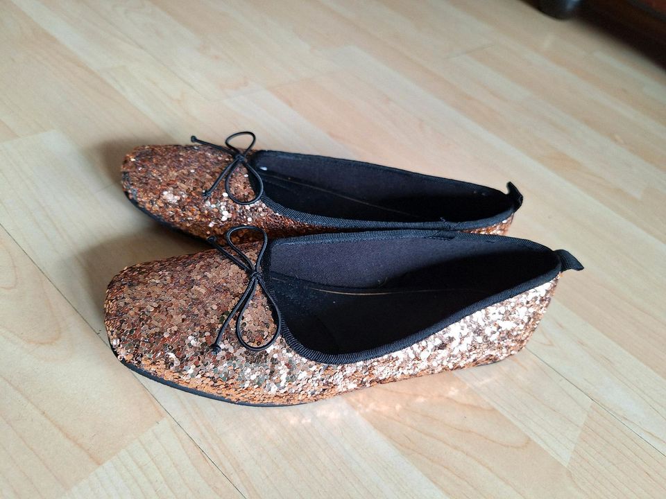 Glitzer Gold Ballerinas in Gr. 37 von ZARA in Großhansdorf