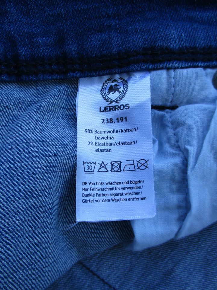 eine Herren Jeans Short von L´"LERROS " Authentic Gr.W 56 in Marburg