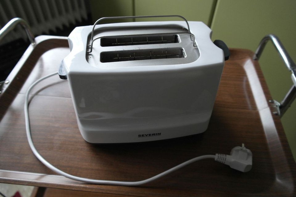 Toaster mit Brötchenaufsatz Marke Severin Haushaltsauflösung in Künzell