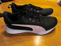 Puma Laufschuhe Flyer Runner  Turnschuhe Damen 40.5 Sachsen-Anhalt - Halle Vorschau