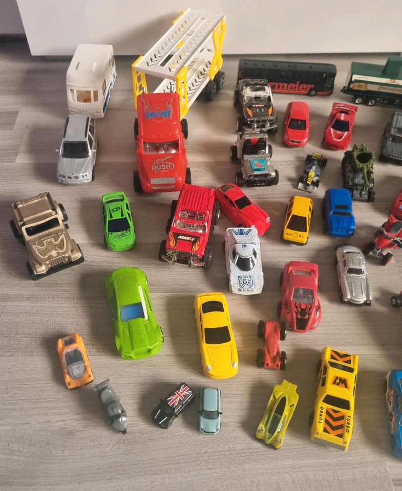 Sammlung Spielzeugautos versch.Marken Hot Wheels,Majorette usw. in Wesel