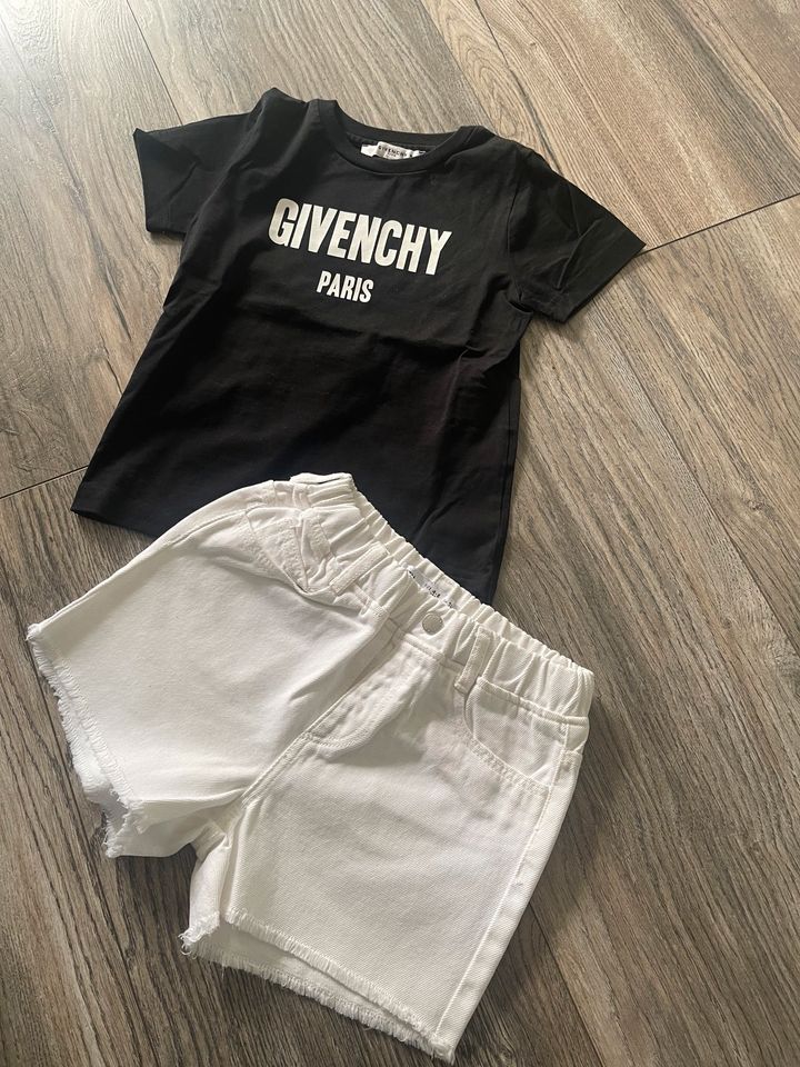 T-Shirt GIVENCHY + Shorts Gr. 4-5 (110) in Essen