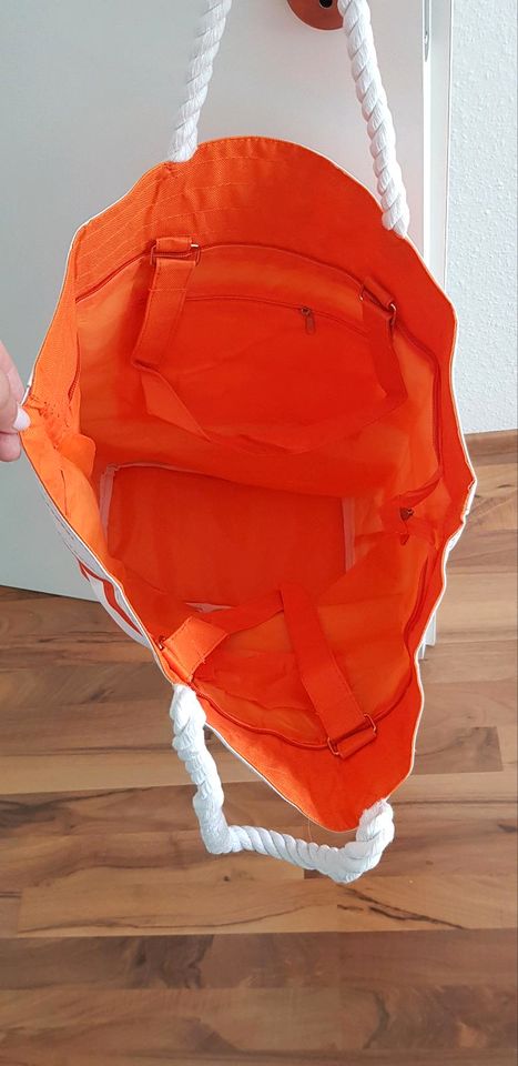 Sehr schöne geräumige Strandtasche weiß/orange gestreift Neu in Neu Ulm