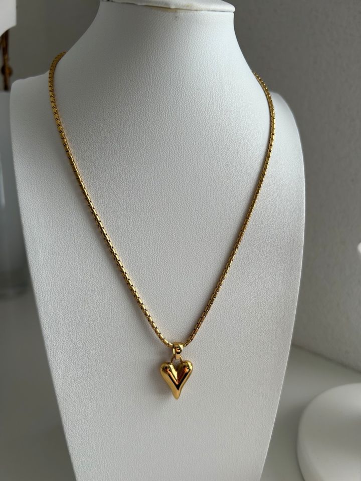 Schöne Herz Halskette aus Edelstahl, vergoldet in Sandhausen