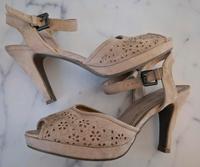 Sandalen Sandaletten wide fit 39 Pumps Peeptoes High Heels beige Niedersachsen - Ilsede Vorschau