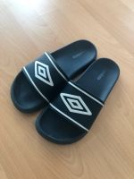 Umbro Badeschuhe Badelatschen dunkelblau Gr. 34 Baden-Württemberg - Rottweil Vorschau