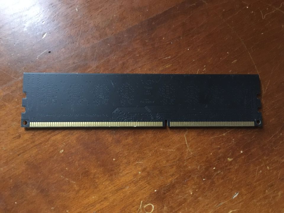 1 x CompuRAM 2 GB 256Mx64 240pin DIMM DDR3 1333MHz in Frankfurt am Main