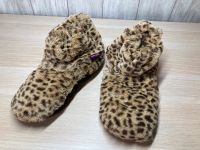 Habibi Plush Wärmeschuhe Leo Gr. M Nordrhein-Westfalen - Recklinghausen Vorschau