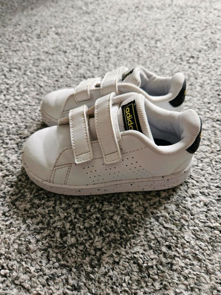 Adidas Sneaker Kinderschuhe Größe 23 in Berlin