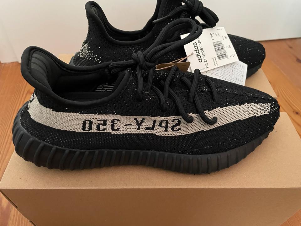 Original Adidas Yeezy Boost 350 V2 Neu mit Etikett in Gr. 9 in Bonn Bad Godesberg kleinanzeigen