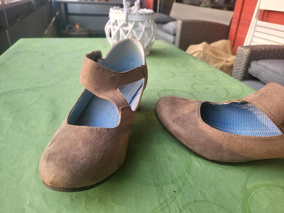 Sommer-trachtenschuhe m schöner Schnalle, wenig getragen in Gehrden