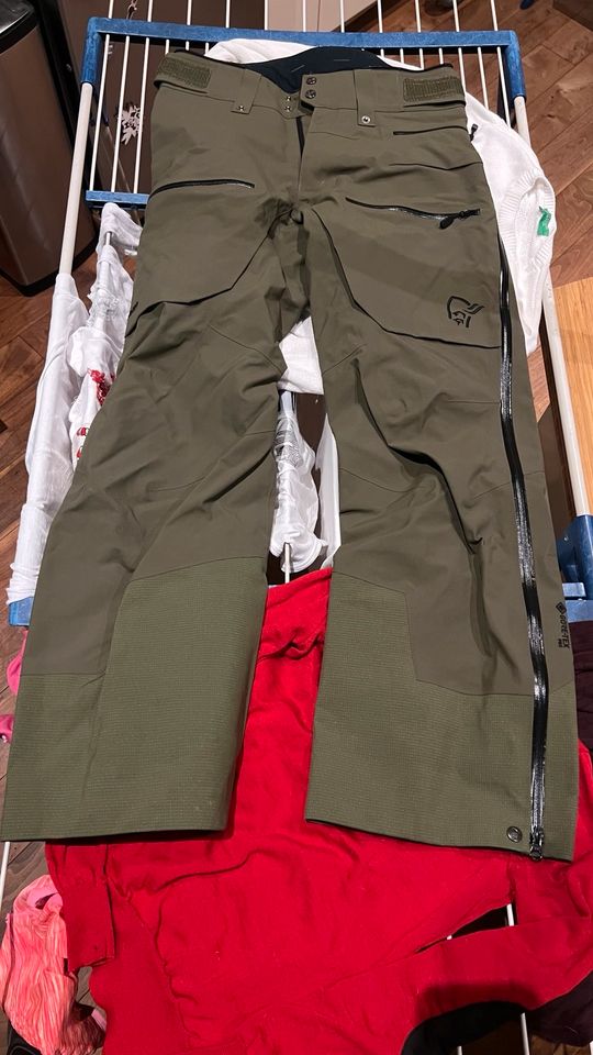 Norrøna Lofoten GORE-TEX Pro Pants Men‘s S grün Norrona Skihose in Kassel