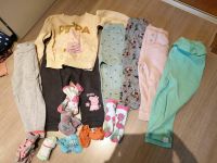 Bekleidungspaket Mädchen 92 Hosen Socken Pullover Nordrhein-Westfalen - Lemgo Vorschau