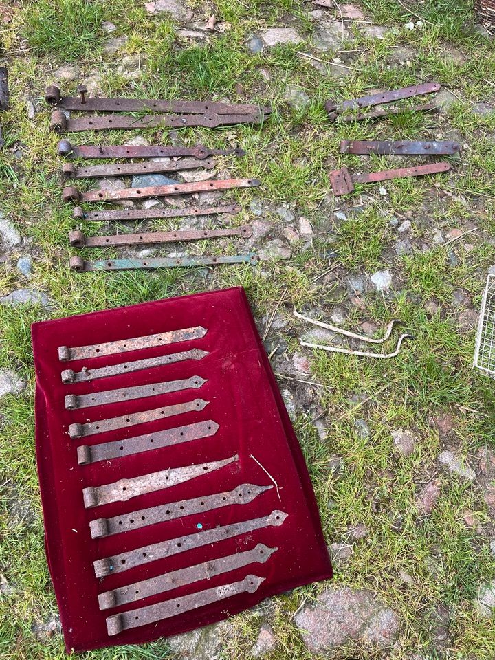 Antike Eisenbeschläge Scharniere Türbänder in Himmelpforten