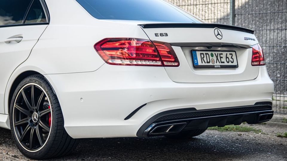 Mercedes E63s AMG mieten Sportwagen mieten Hochzeit Mietwagen in Kiel