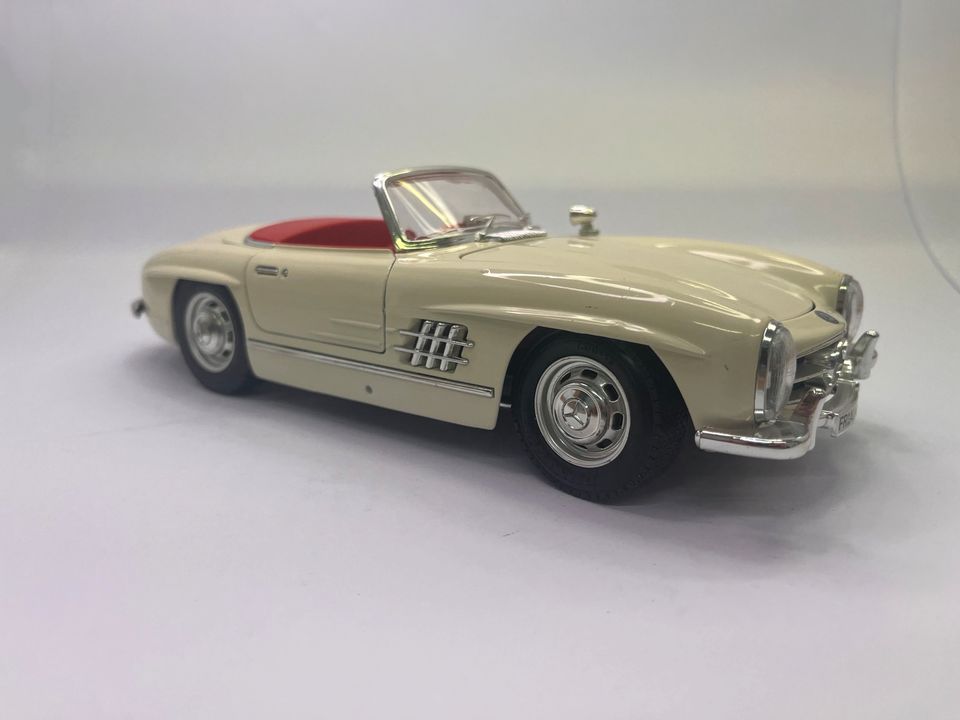 Modellauto Burago - Mercedes Benz 300 SL 1:18 Top Zustand! in Neuhausen ob Eck