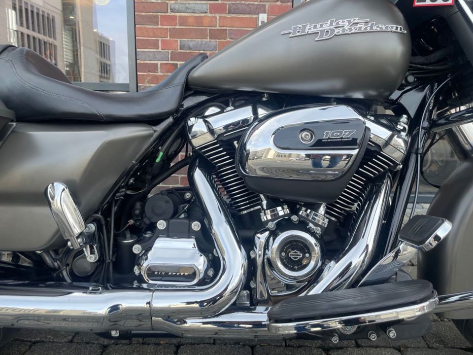 Harley-Davidson FLHXS Street Glide Special mit KessTech in Bielefeld