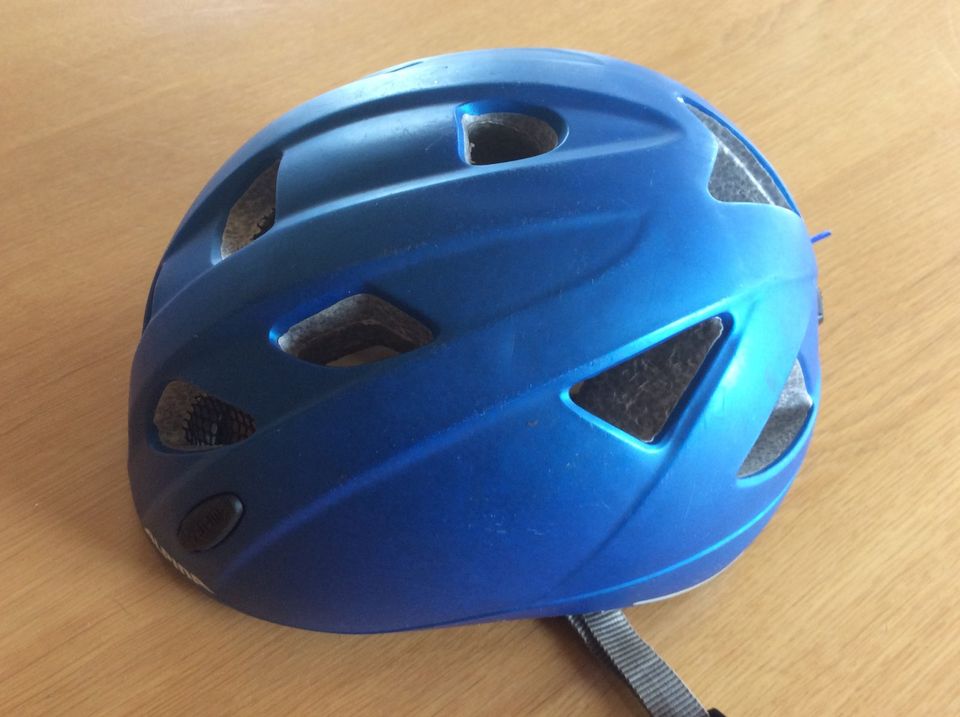 Blauer Kinderfahrradhelm von " ALPINA " in der Größe 48 bis 54 cm in Zwiesel