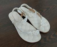 Sandalen / Zehentrenner / Schlappen weiß mit Blümchen gr. 40 Sachsen - Heidenau Vorschau