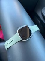 Fitbit Versa 4 mit verschiedenen Armbändern Brandenburg - Brandenburg an der Havel Vorschau