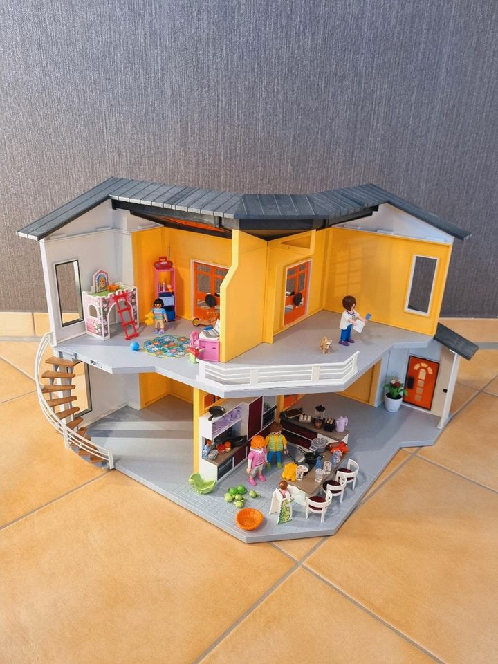 Playmobil City Life Haus mit Erweiterung in Bremerhaven