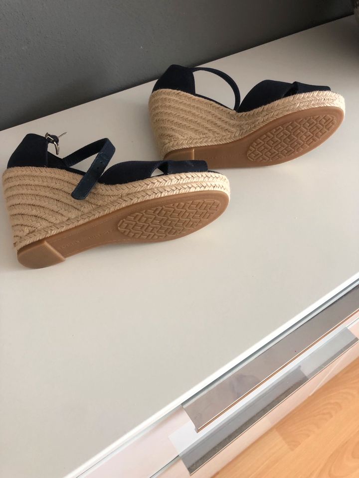 Sommer Schuhe von Tommy Hilfiger in Guckheim