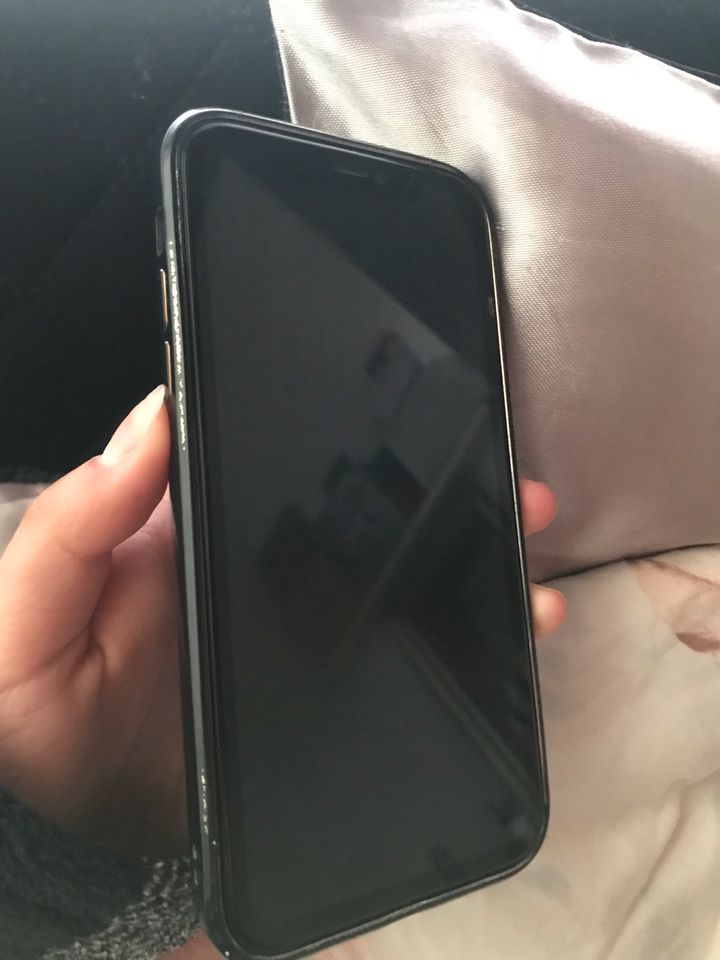 IPhone 11 lila 128gb in Wuppertal