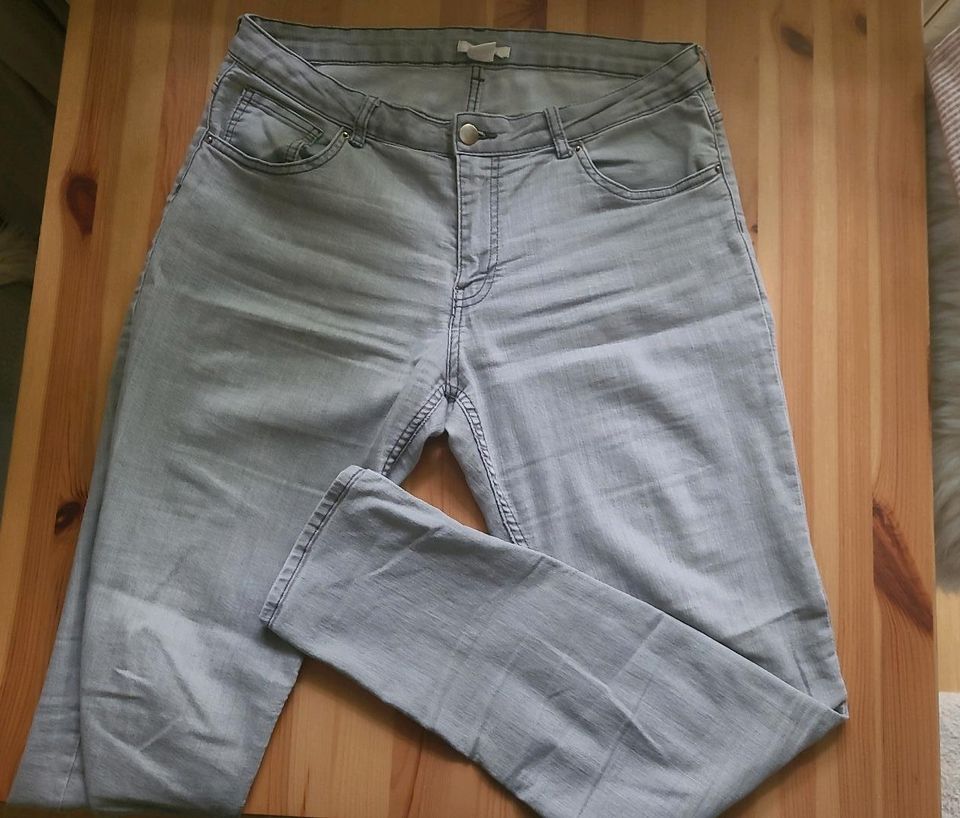 H&M Hose hellgrau Gr. 42 stretch in Potsdam