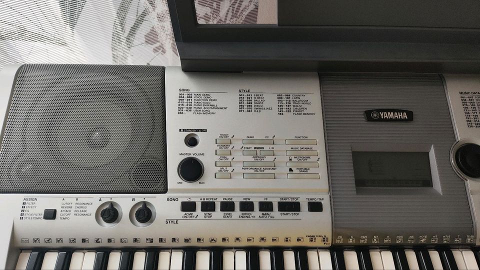 Keyboard Yamaha YPT-410 in Paderborn