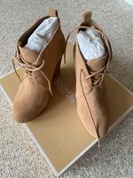 Michael Kors Schuhe Wedge Gr. 35,5 (US 5 1/2M)  beige Wildleder Baden-Württemberg - Karlsruhe Vorschau