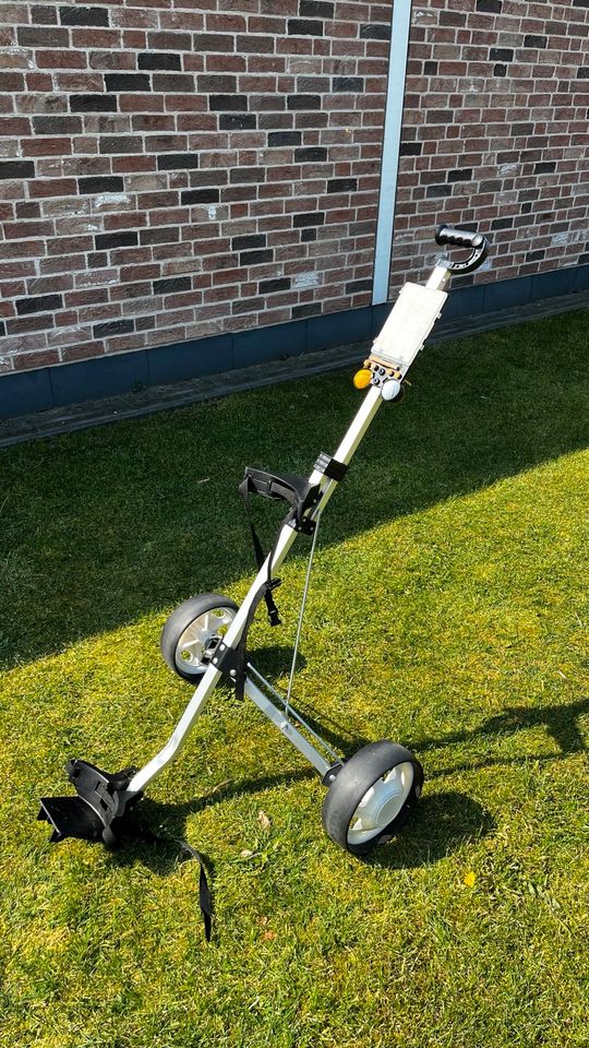 Komplettes Golfset mit Bag, Trolley und Zubehör in Eggebek