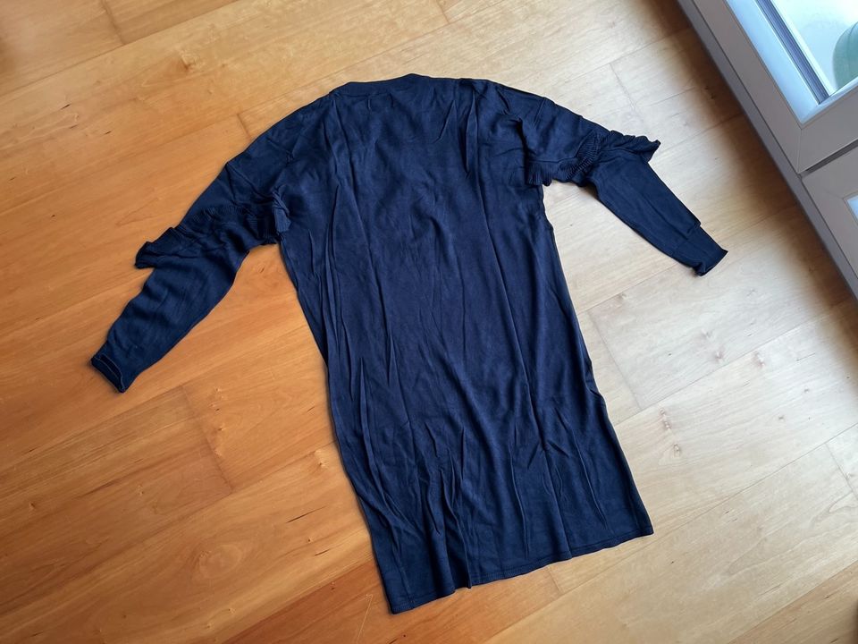 Schönstes Strickkleid von ONLY M dunkelblau Kleid mit Rüschen in Bielefeld