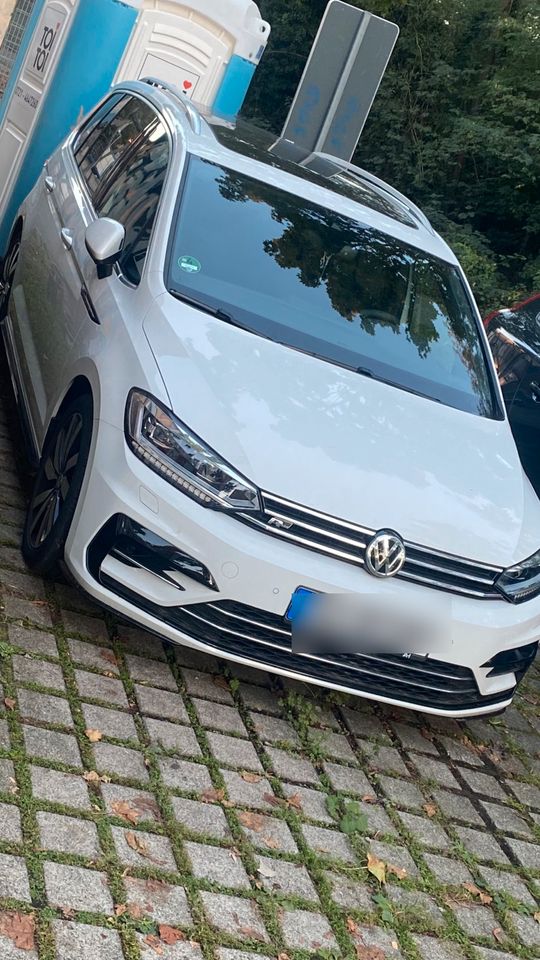 Volkswagen touran Rline in Freiburg im Breisgau
