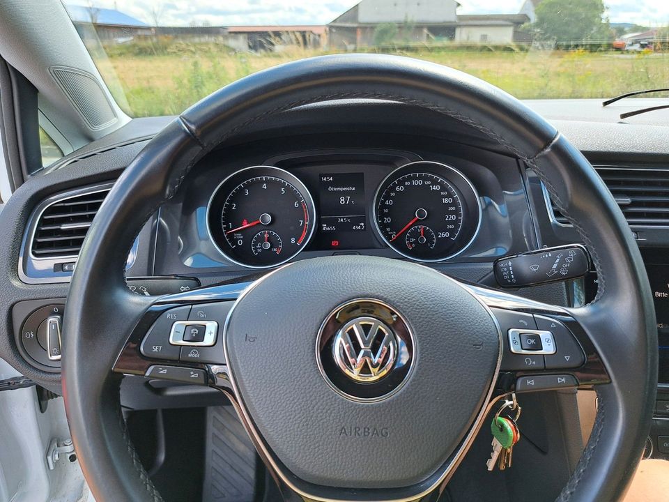 Volkswagen Golf 1.4 TSI R-Line, 18 Zoll, LED in Hallstadt