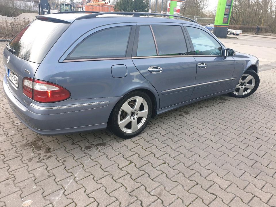 Mercedes e220 cdi w211 in Crailsheim