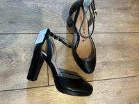 Damen Pumps schwarz  Echt Leder Sachsen - Lößnitz Vorschau