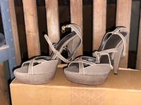 Burberry Sandalen Gr. 37 taupe München - Maxvorstadt Vorschau