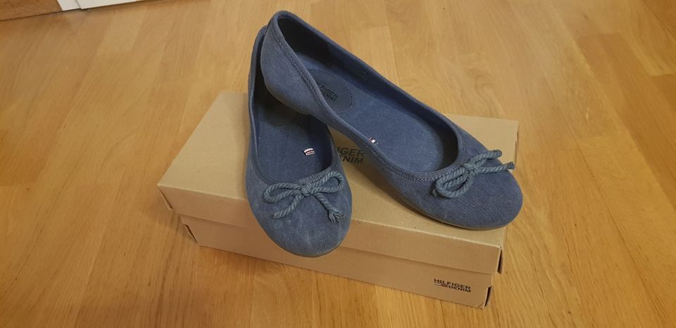 Tommy Hilfiger Ballerina denim super Zustand Halbschuhe blau 39 in Leipzig